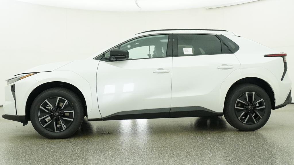New 2026 Wind Chill Pearl Toyota XLE image 2