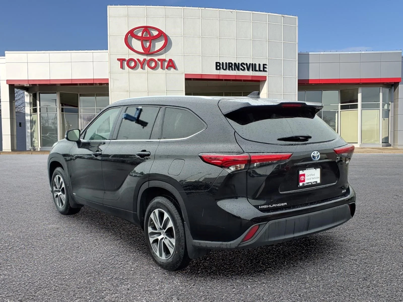 Used 2022 Black Toyota XLE image 6