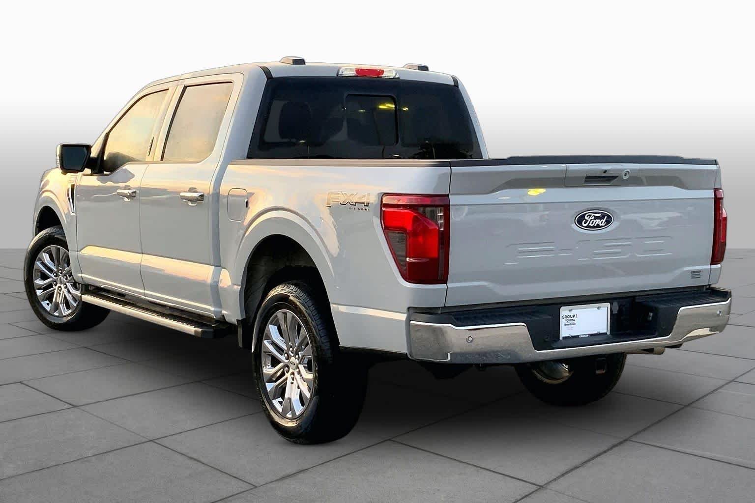 Used 2024 Avalanche Gray Ford XLT image 11