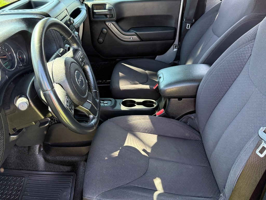 Used 2014 Billet Metallic Clearcoat Jeep Sport image 11