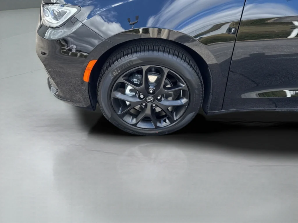New 2026 Diamond Black Crystal Pearl-Coat Exterior Paint Chrysler Select image 25