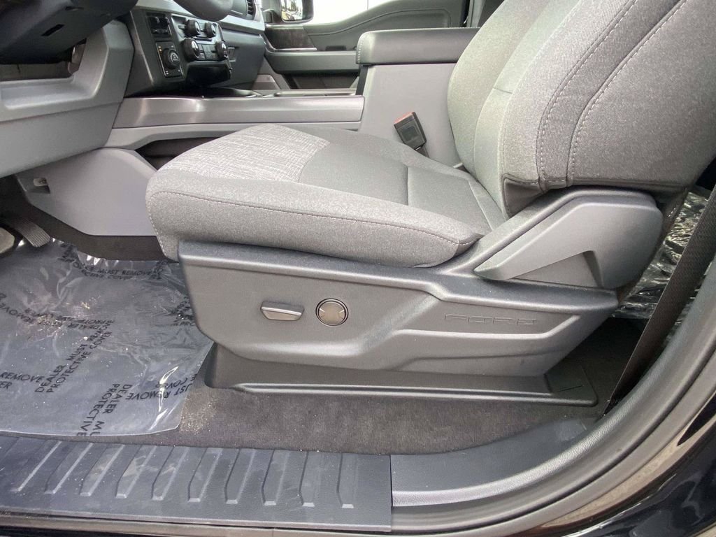 New 2026 Agate Black Metallic Ford F-250® XLT image 13