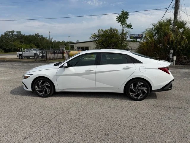 Used 2025 White Hyundai Limited image 9