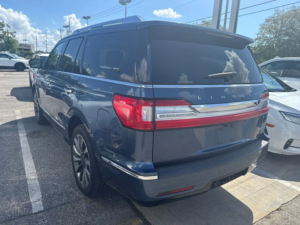 Used 2019 Blue Lincoln Select image 3