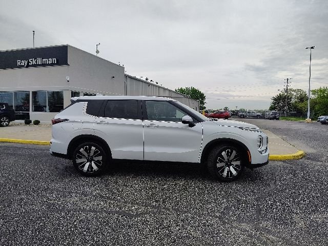 New 2026 White Mitsubishi SE image 8