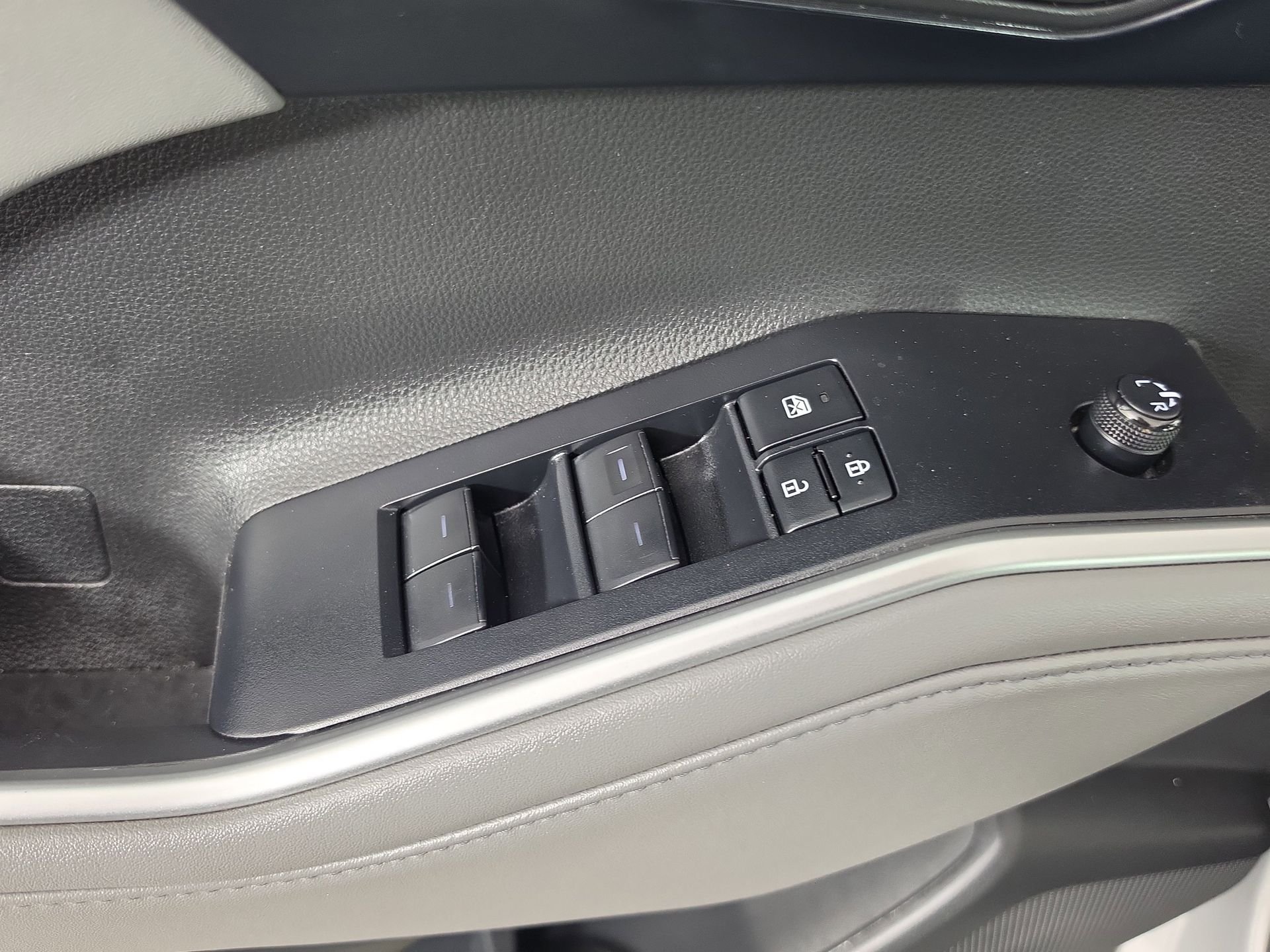 Used 2022 Silver Toyota XLE image 18