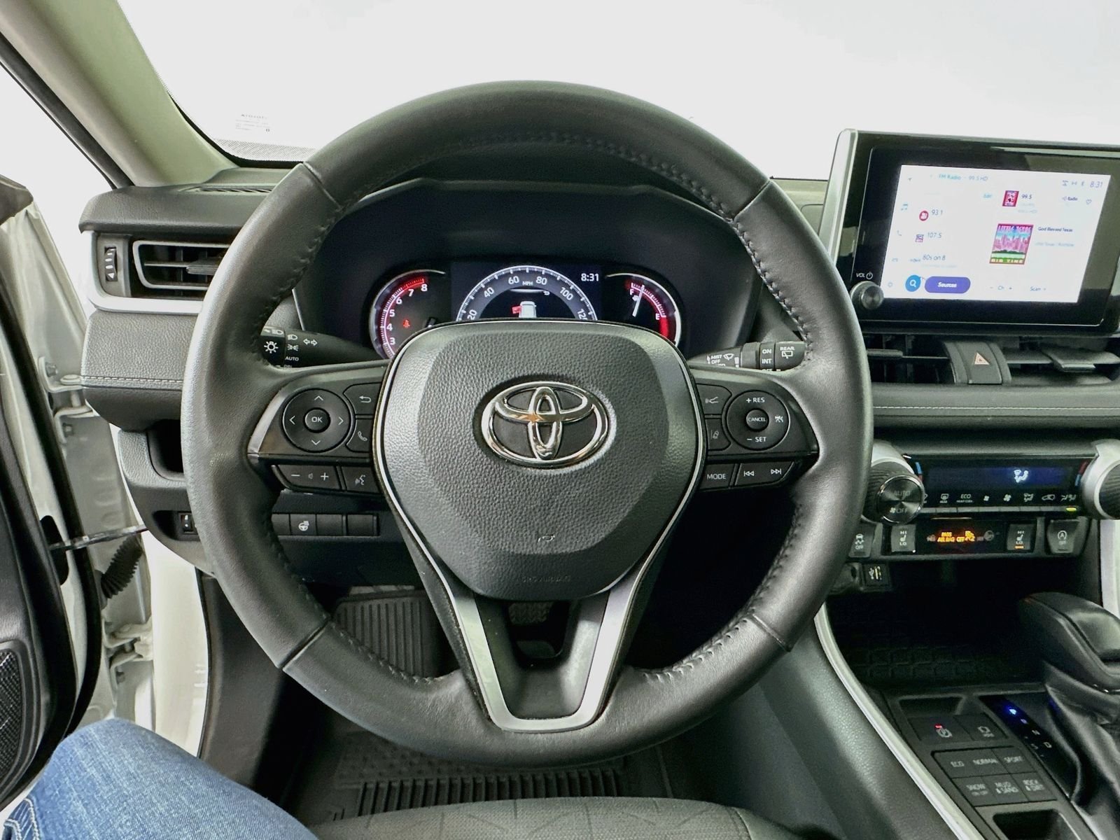Used 2023 Ice Toyota XLE image 12