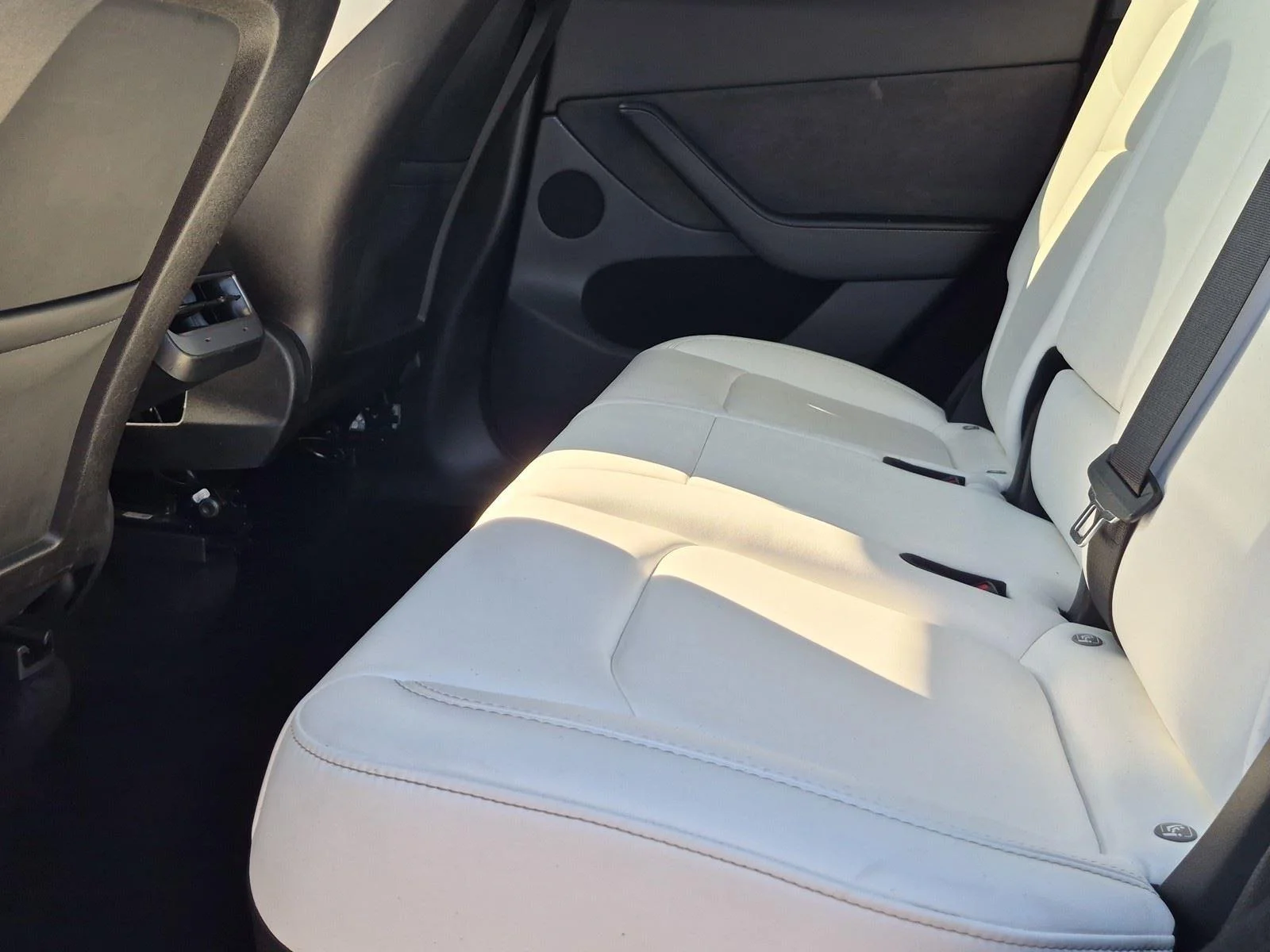 Used 2023  TESLA  image 13