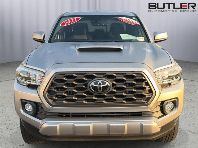 Certified Used 2021 SILVER SKY METALLIC Toyota  image 9