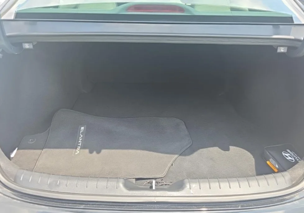 Used 2023 Black Hyundai SEL image 18