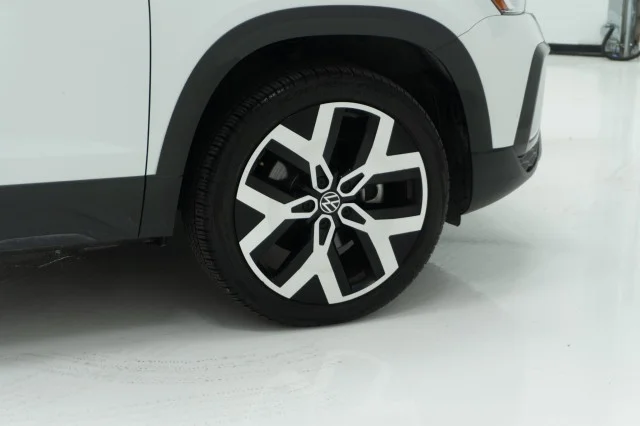 Used 2023 WHITE Volkswagen SEL image 5