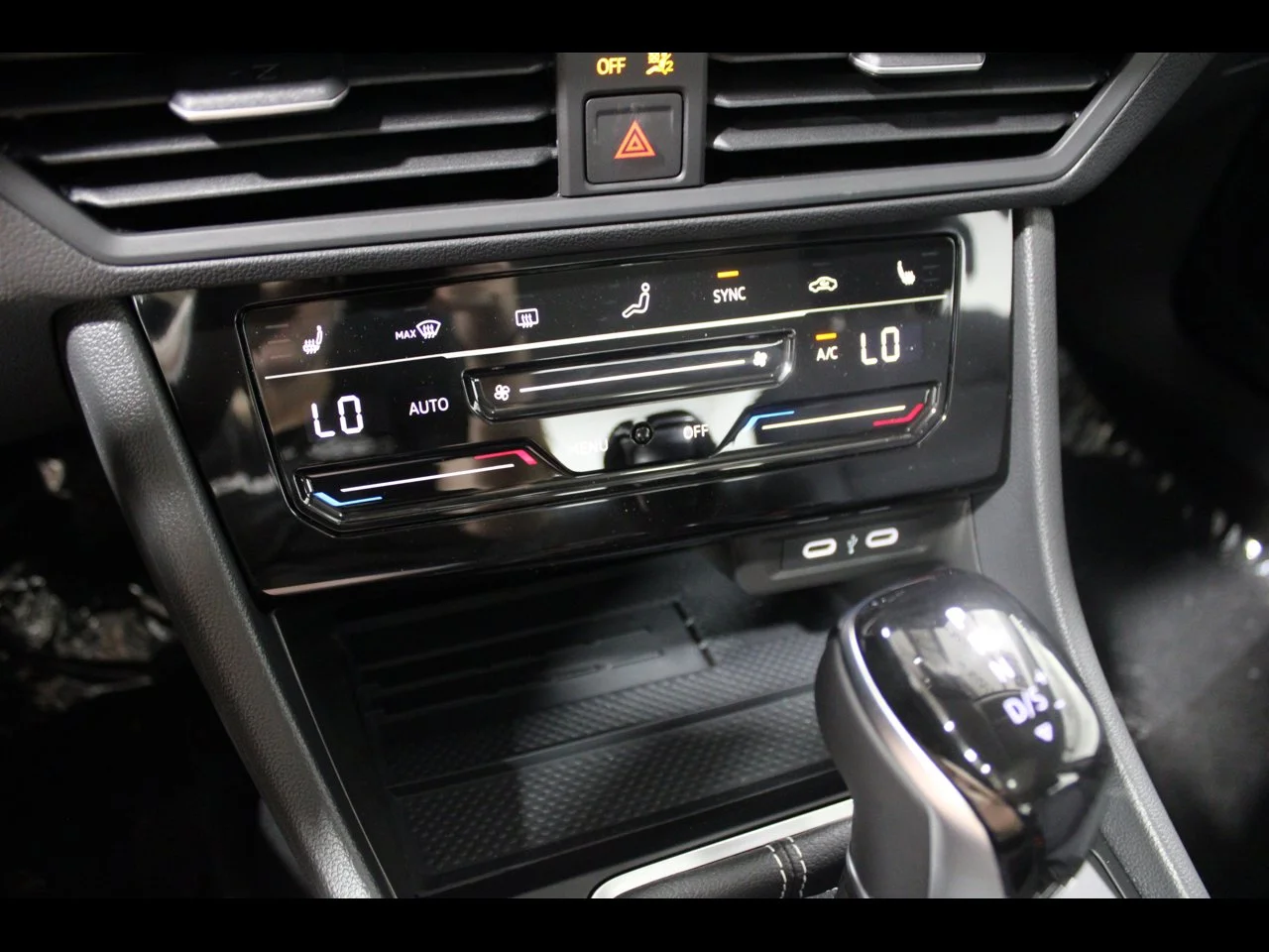 New 2026 Deep Black Pearl Volkswagen 1.5T SE image 16