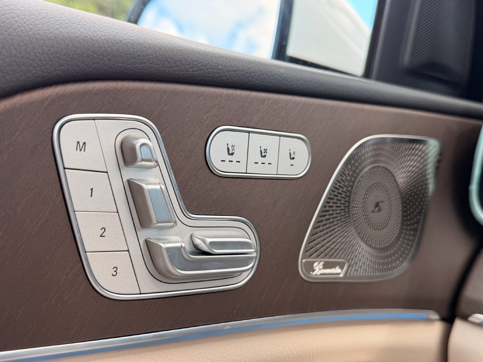 New 2027 White Mercedes-Benz GLS 450 image 24