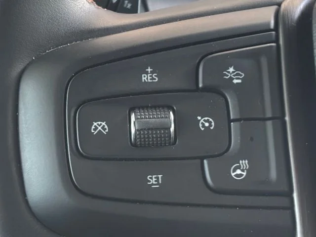 Used 2025 White GMC AT4 image 11
