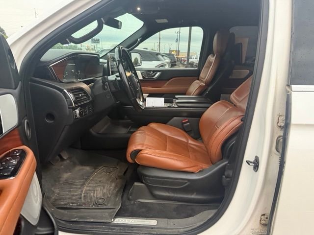 Used 2018 White Lincoln Reserve image 16