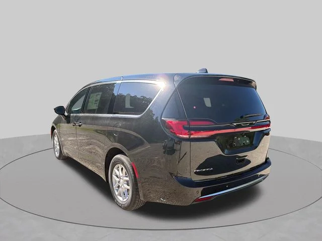 New 2027 Diamond Black Crystal Pearl-Coat Exterior Paint Chrysler Select image 6