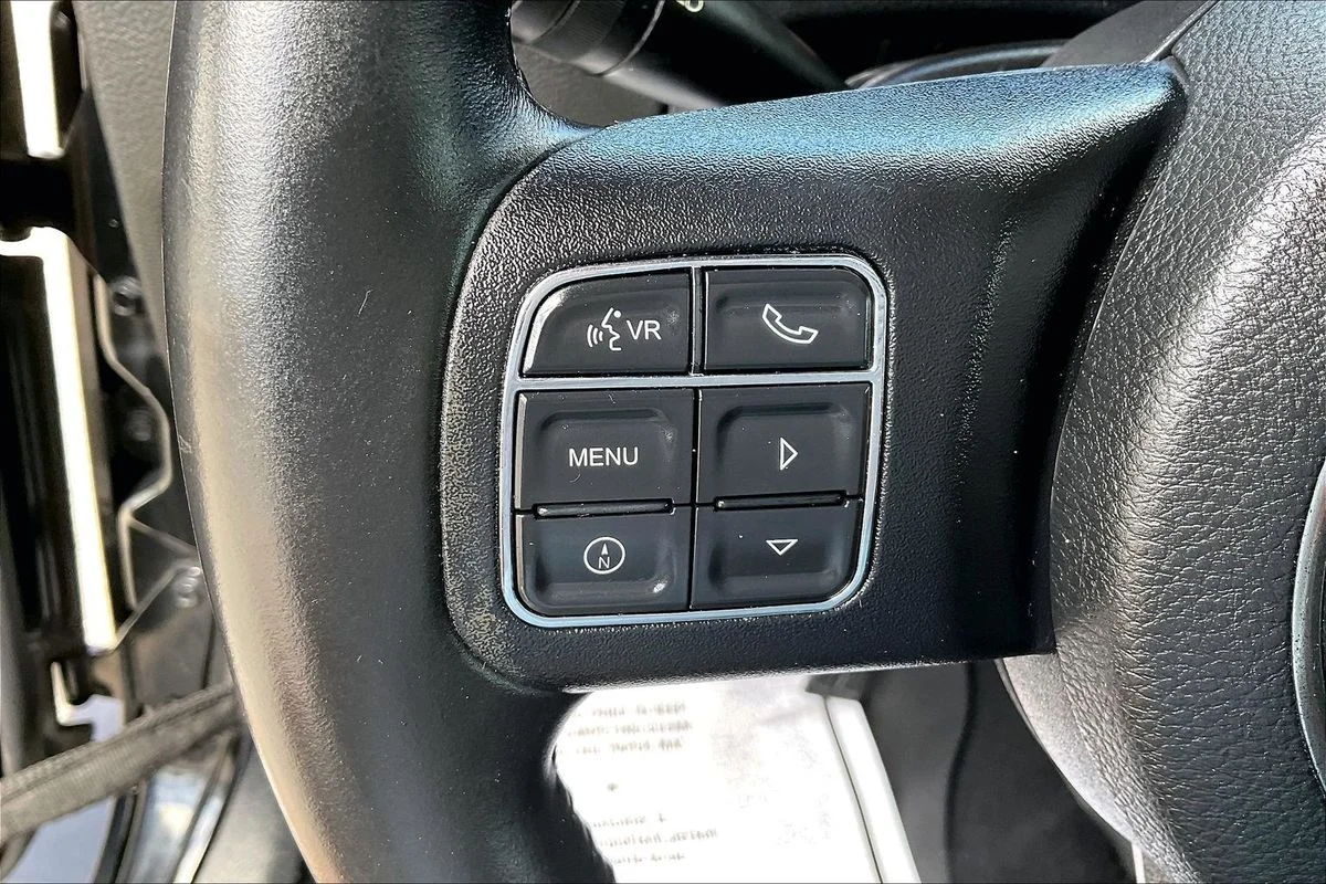 Used 2015 Black Jeep X image 11