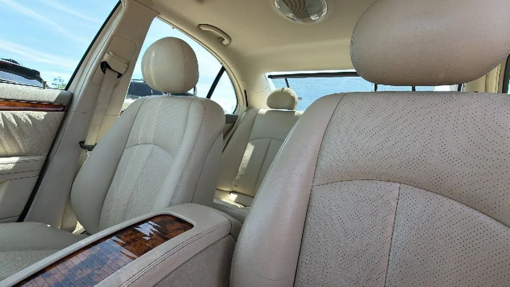 Used 2005  Mercedes-Benz E 320 image 11
