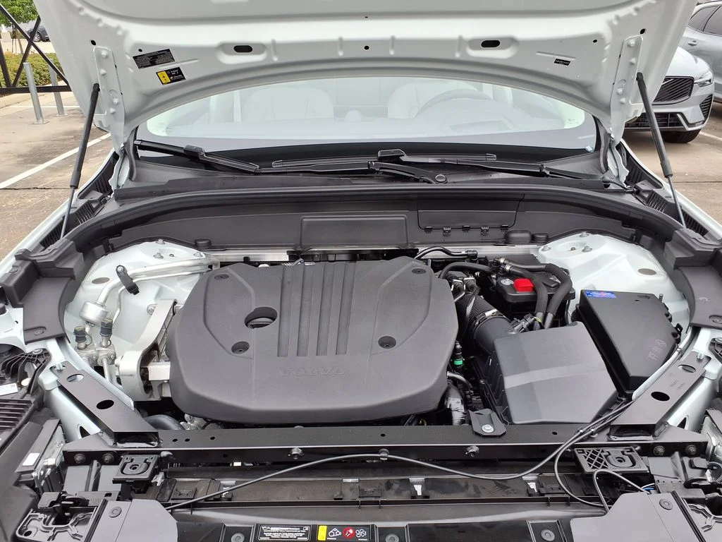 New 2026 Crystal White Volvo Ultra image 32