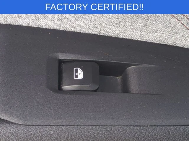 Used 2023 White Jeep Latitude Lux image 30