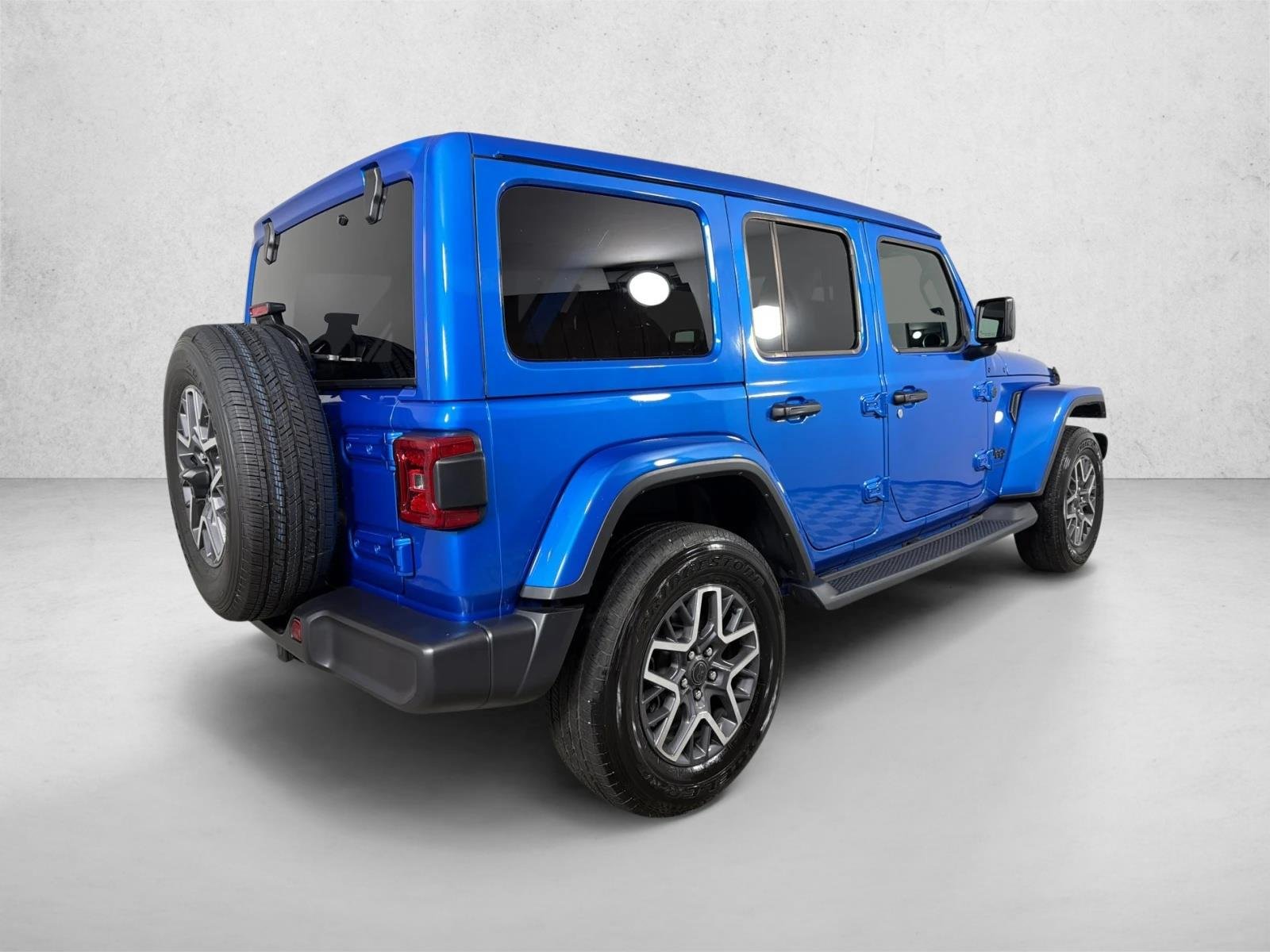 Used 2025 Hydro Blue Pearlcoat Jeep Sahara image 3