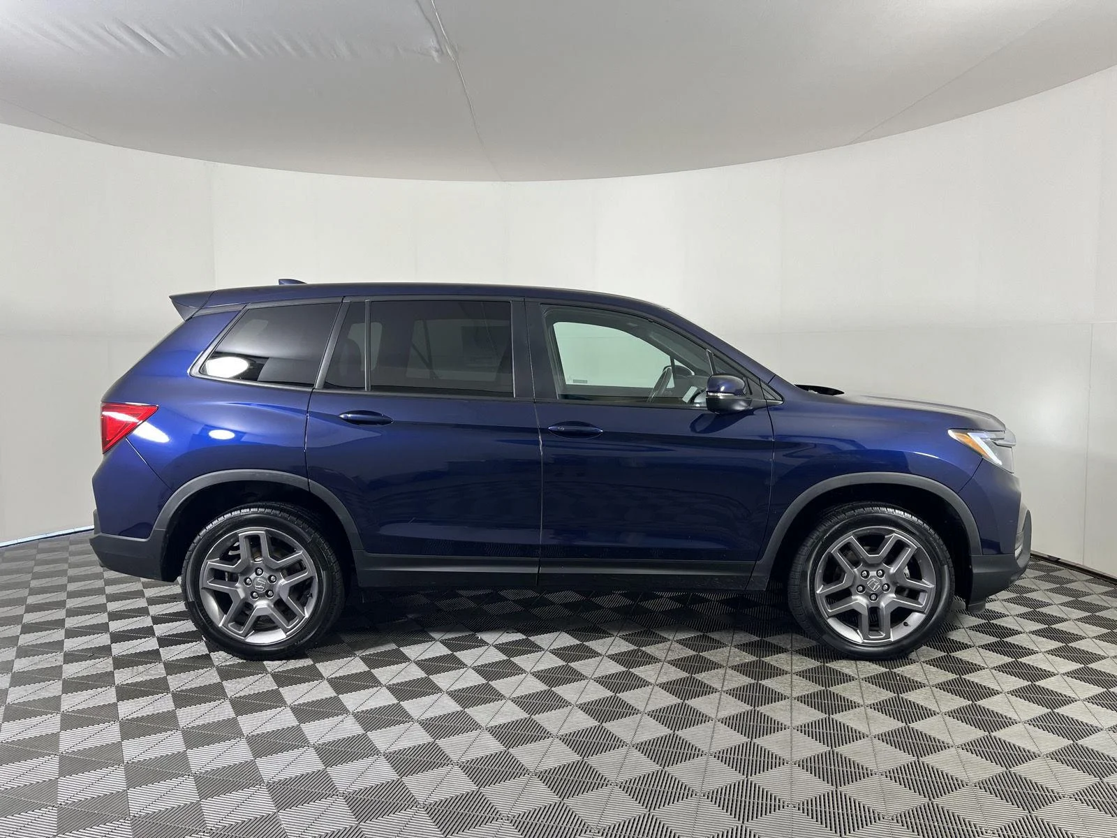 Used 2023 Obsidian Blue Pearl Honda EX-L image 2