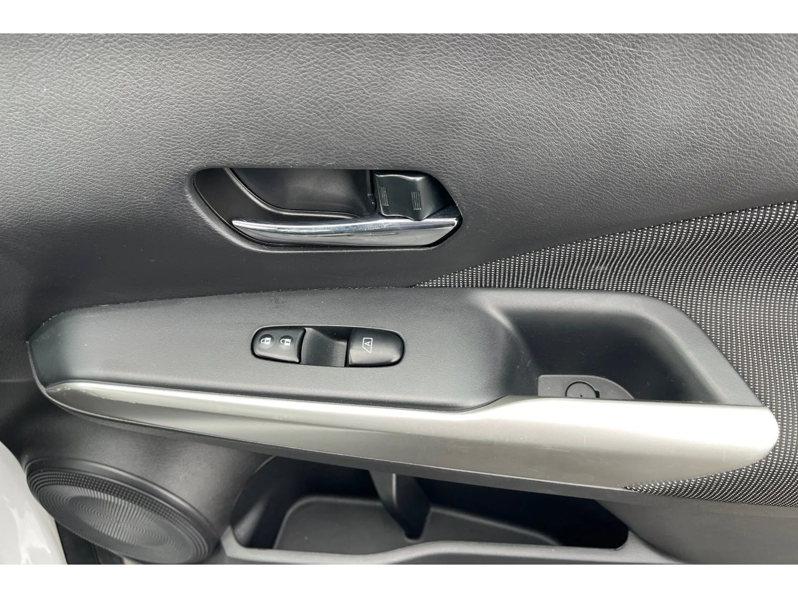 Used 2019 Aspen White Tricoat Nissan SV image 21