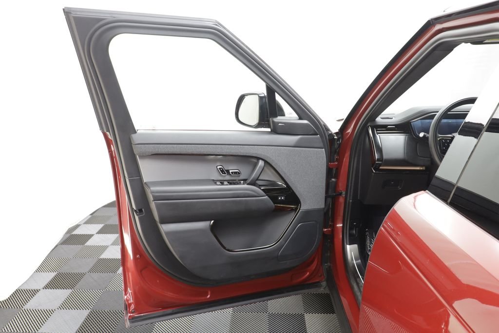 Used 2025 Red Land Rover Dynamic SE image 5
