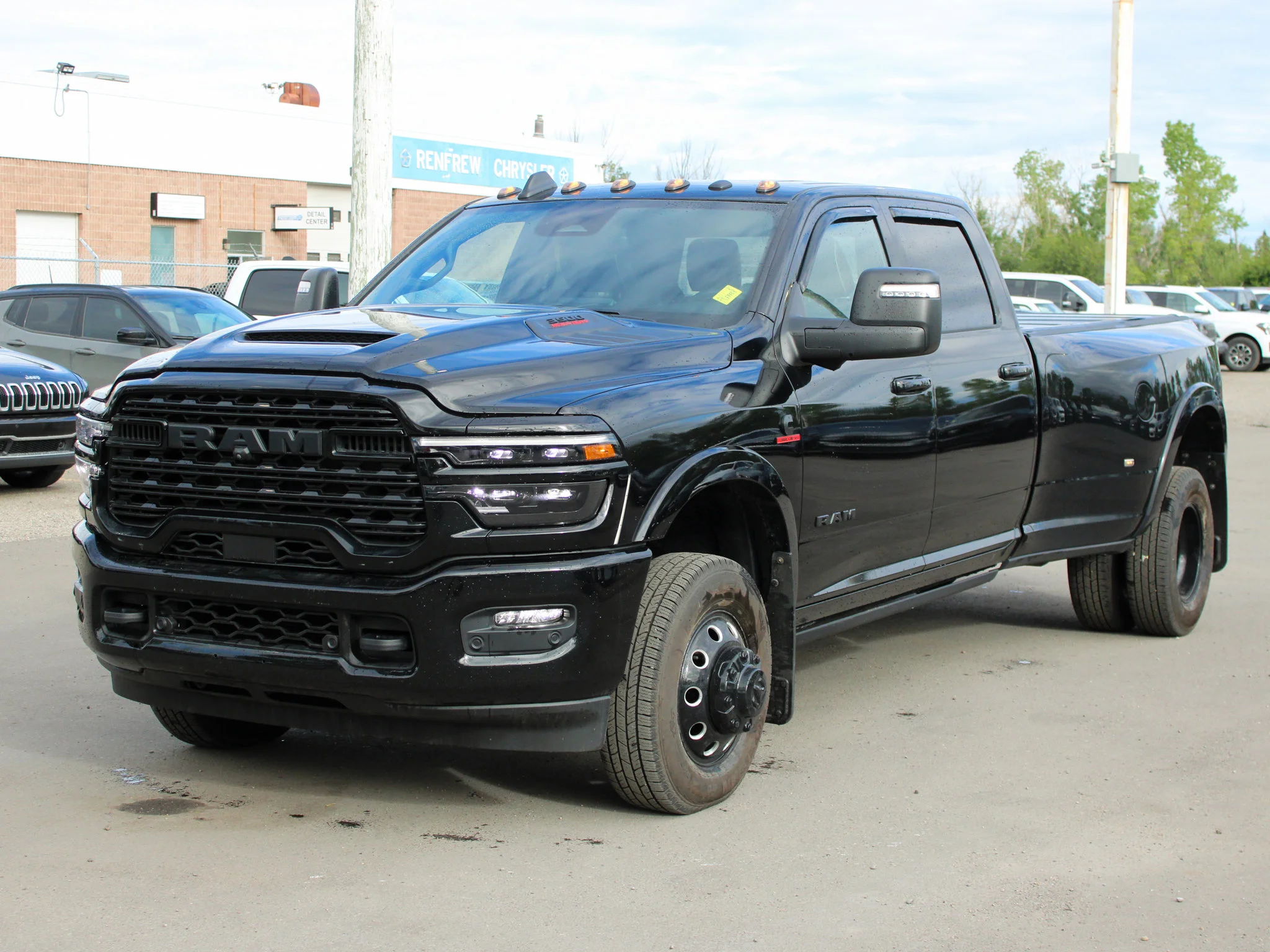 Certified Used 2025 Black RAM Limited* | Cummins Diesel | Night Edition | 5th Wheel & Gooseneck | Apple CarPlay image 12