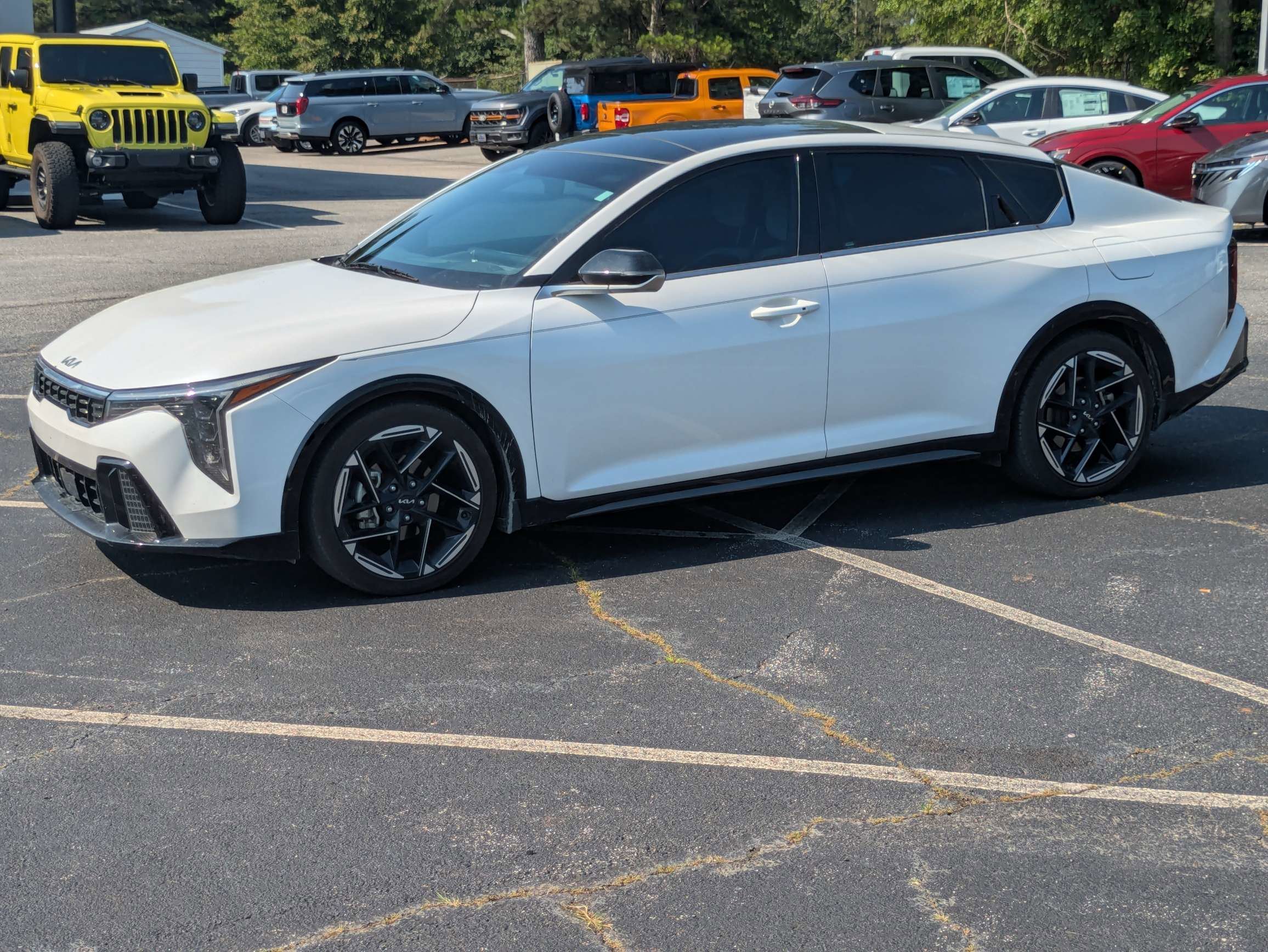 Used 2025 White Kia GT-Line image 7