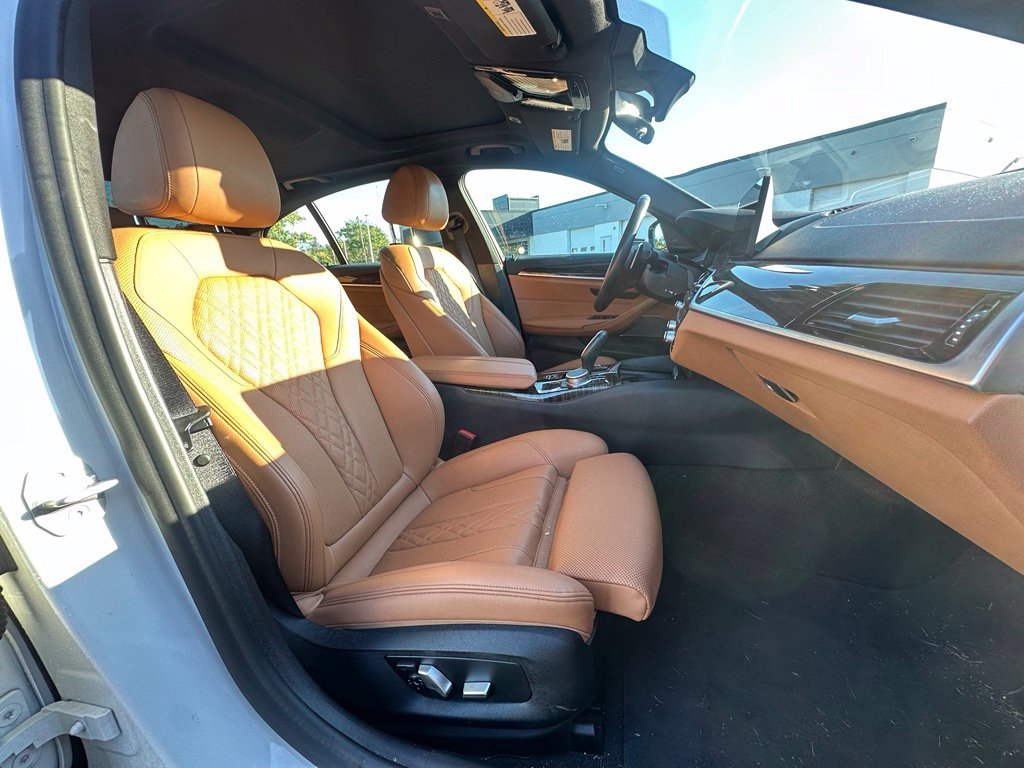 Used 2021 Alpine White BMW 530i xDrive image 7