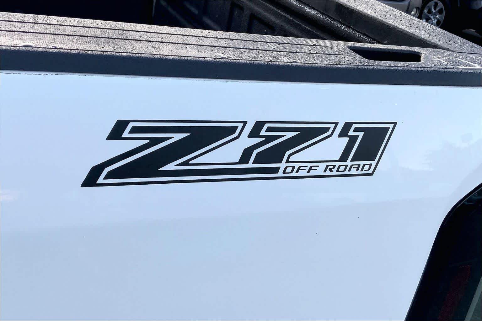 Used 2017 Summit White Chevrolet 4WD Z71 image 30