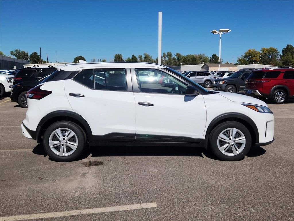 2025 Nissan KICKS PLAY Base - Photo 2