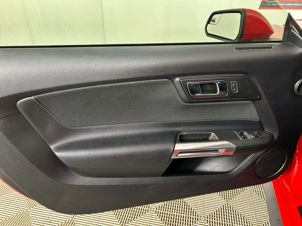 Used 2016 Red Ford V6 image 11