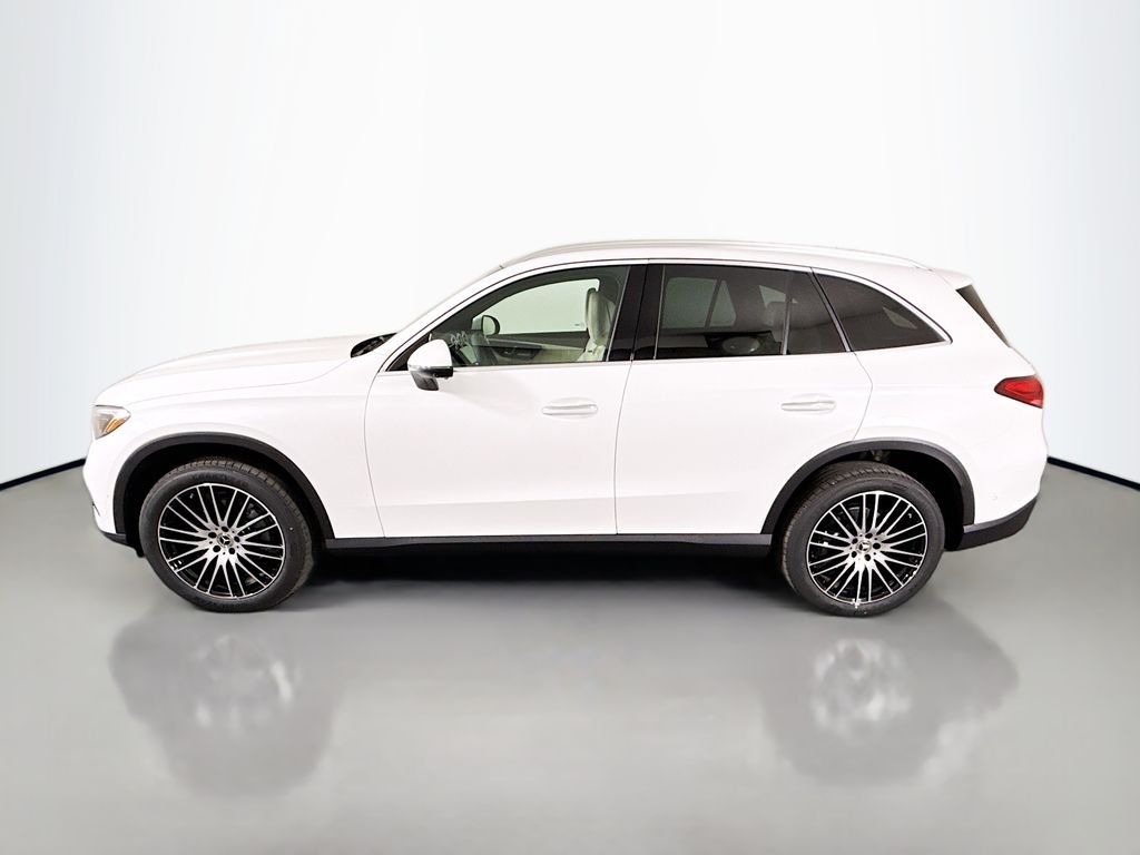 New 2026 MANUFAKTUR Moonlight White Metallic Mercedes-Benz GLC 300 image 4