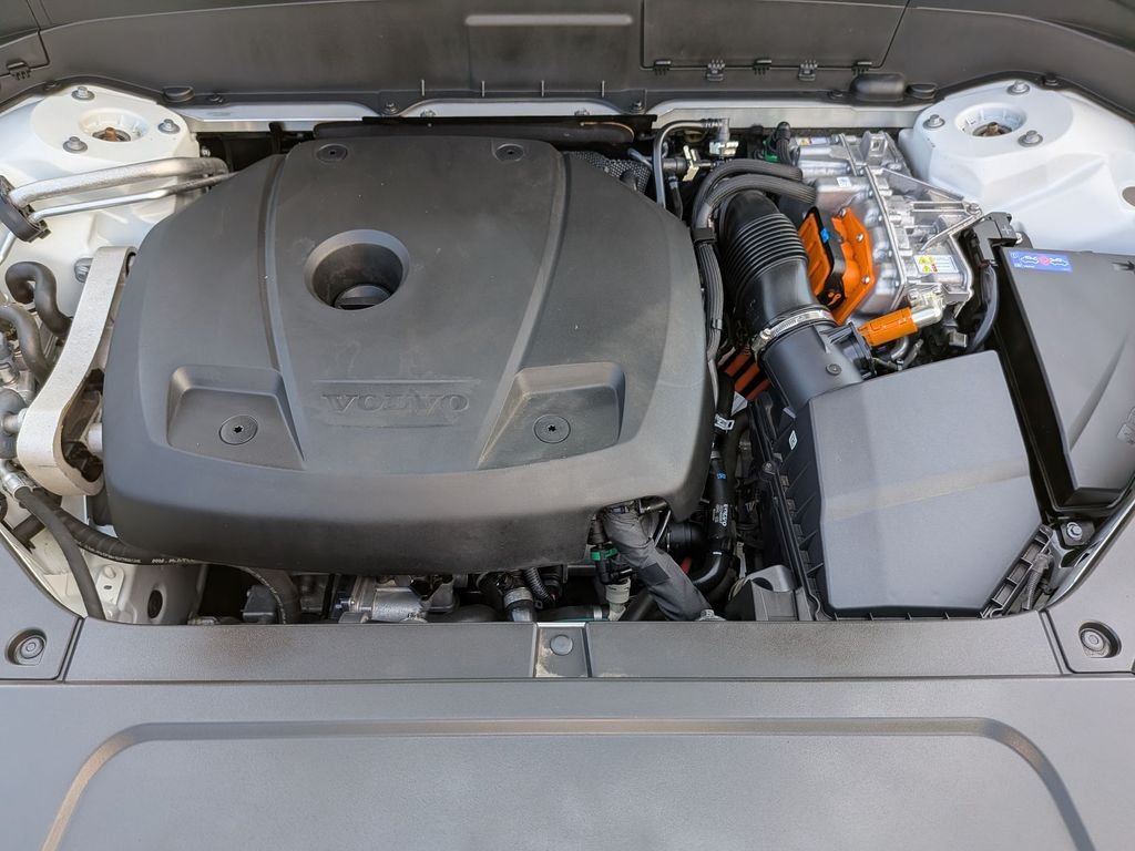Used 2023  Volvo T8 Core Bright Theme image 37