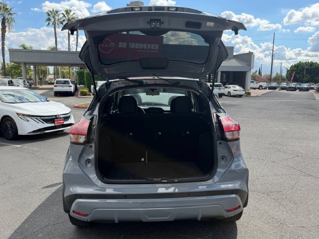Used 2024 Gray Nissan SV image 8