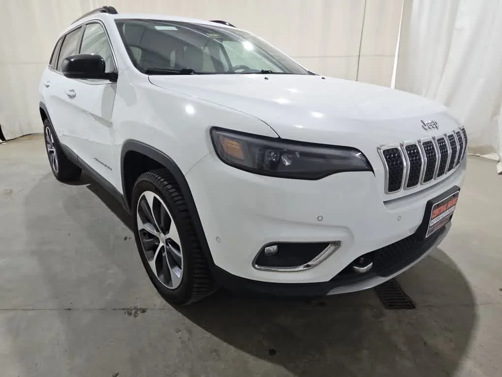 Used 2022 Bright White Clearcoat Jeep Limited image 8