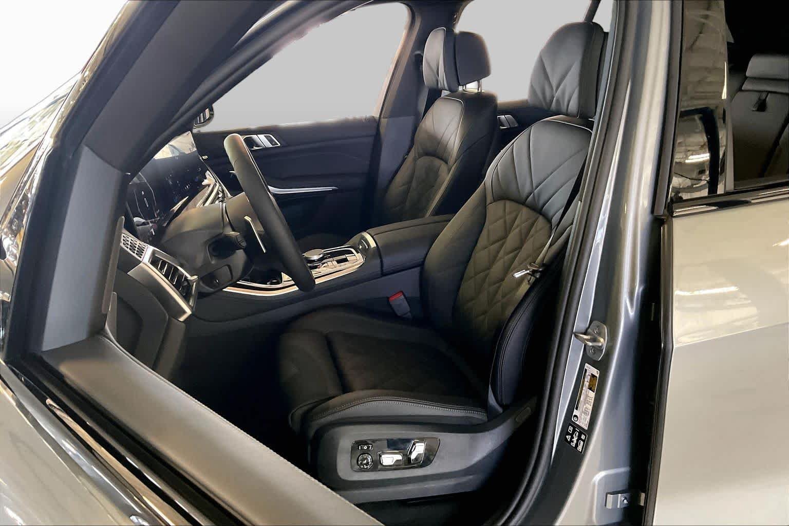 New 2026 Skyscraper Grey Metallic BMW xDrive40i image 9
