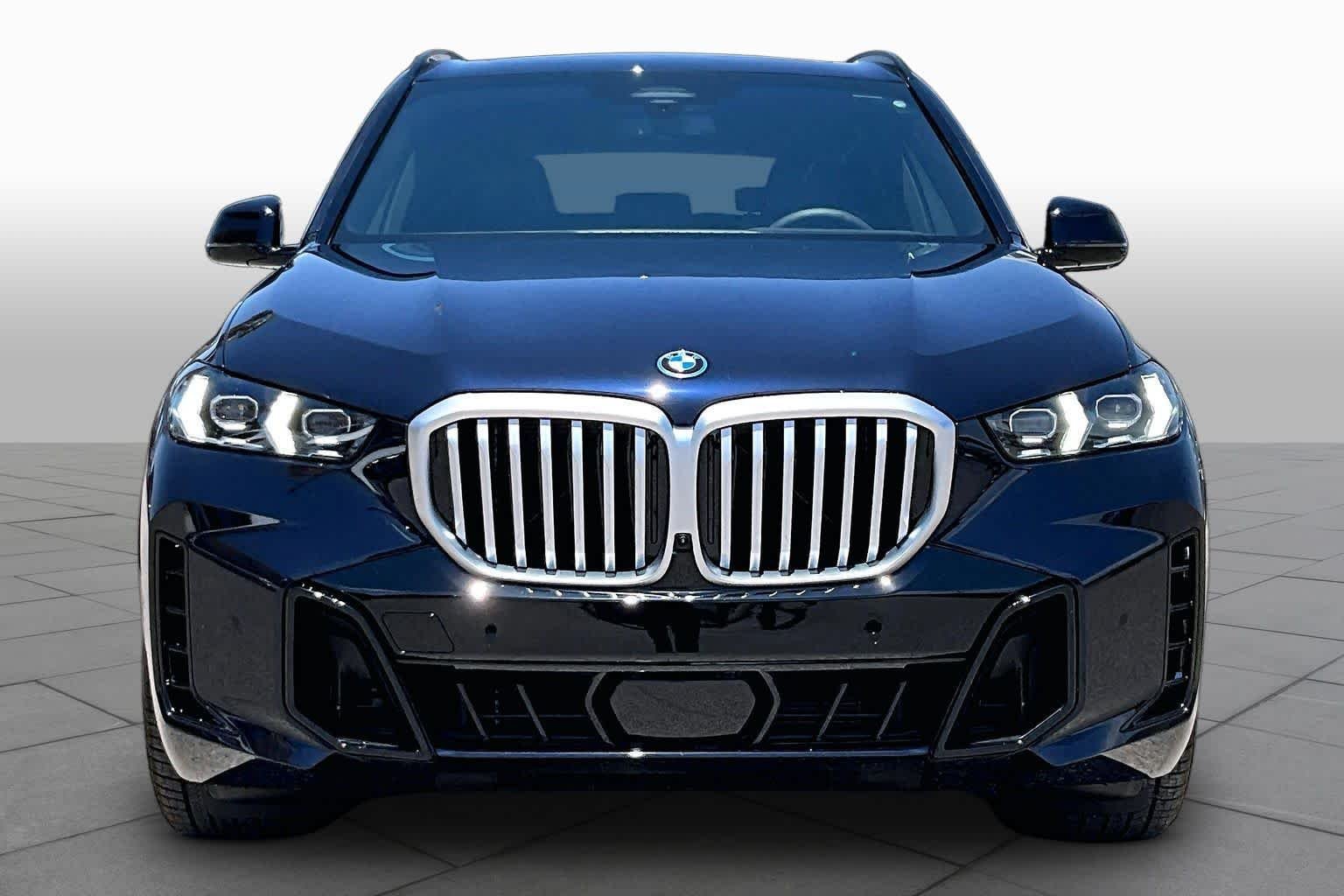 New 2026 Carbon Black Metallic BMW xDrive50e image 3