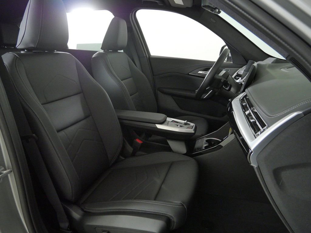 New 2026 Space Silver Metallic BMW xDrive28i image 21