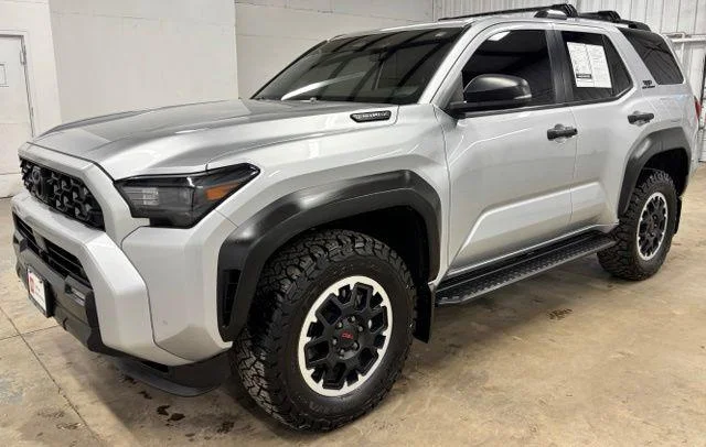 Used 2025 CUTTING EDGE Toyota  image 3