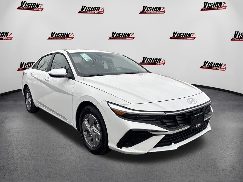 New 2026 White Hyundai SE image 3