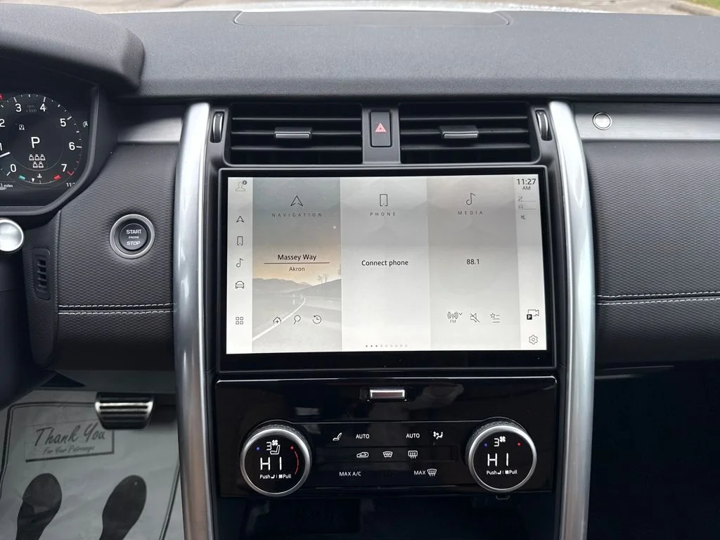 Certified Used 2025 White Land Rover Dynamic SE image 24