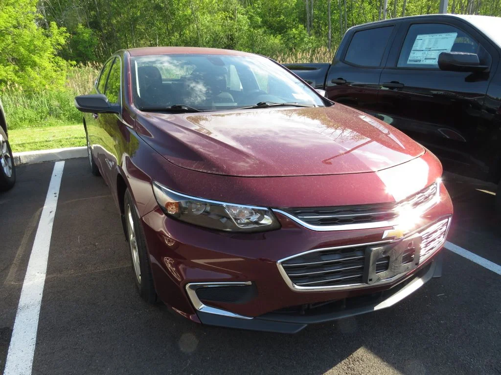 Used 2016 Red Chevrolet LS image 3