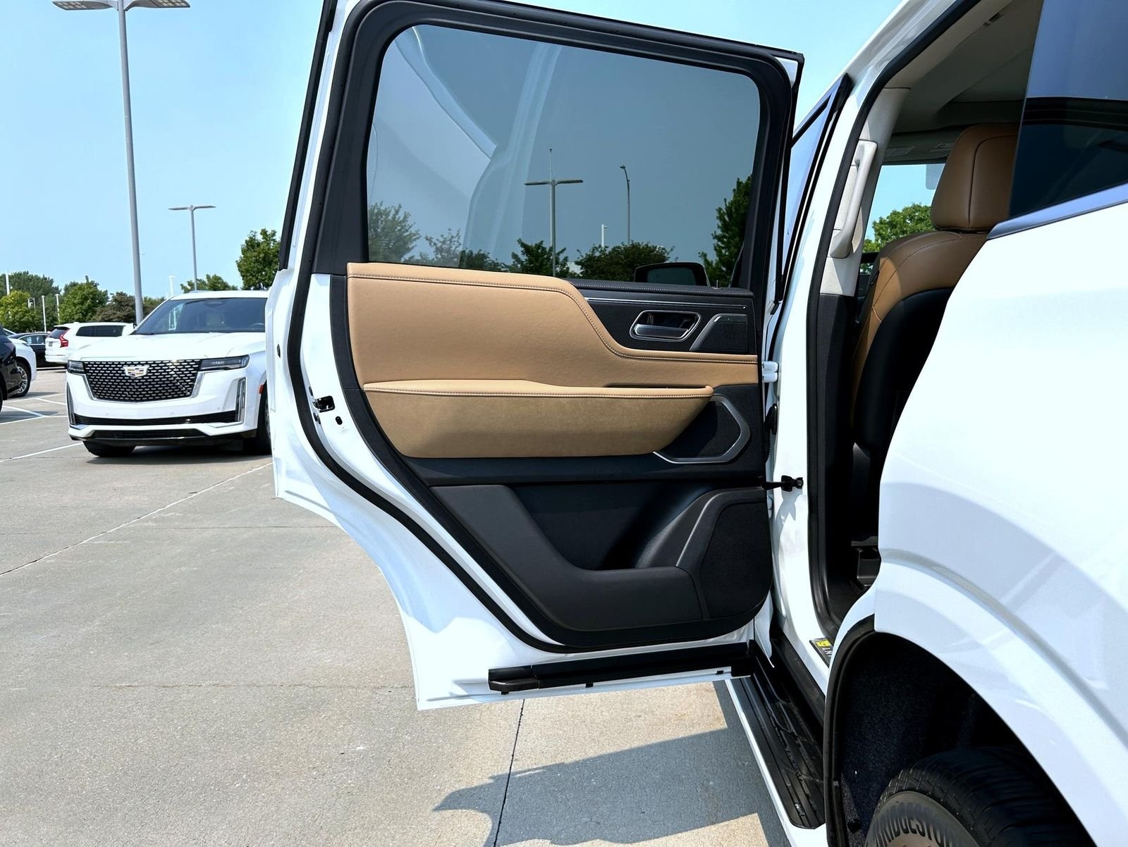 New 2027 RADIANT WHITE INFINITI Luxe 4WD image 22