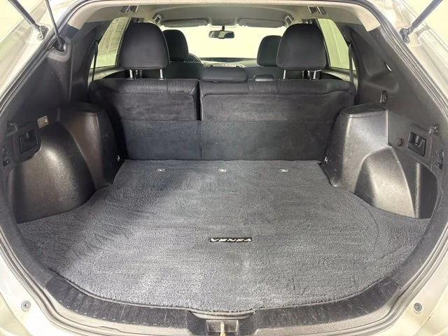 Used 2014 Classic Silver Metallic Toyota LE image 19