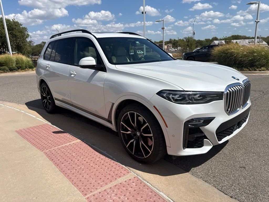 Used 2019 White BMW xDrive50i image 3