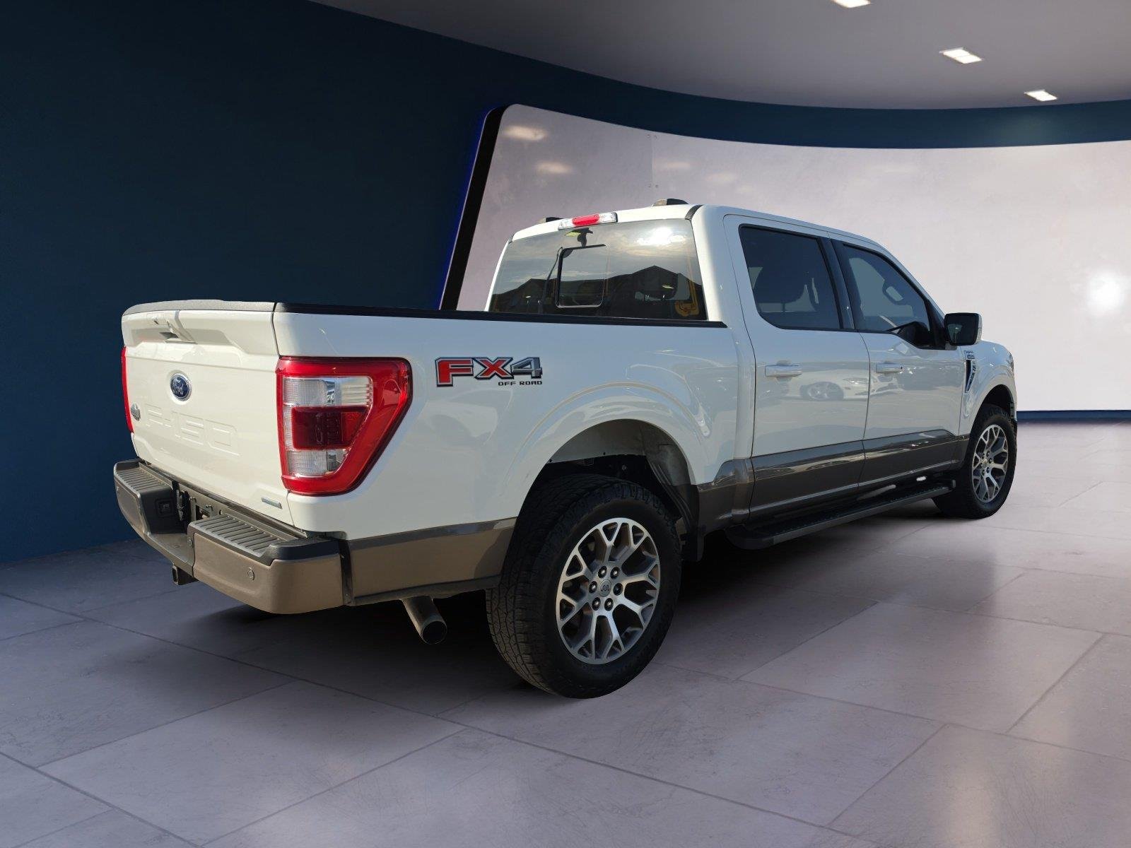 Used 2022 Star White Metallic Tri-Coat/Stone Gray Ford King Ranch image 5