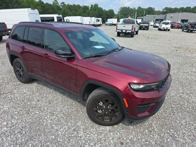 Used 2024 Red Jeep Altitude image 2